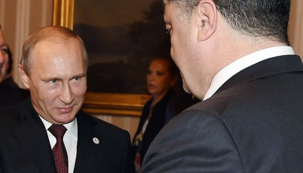 «Геть від Москви!»: Порошенко имеет акциями банка, управляемого из России структурой Путина