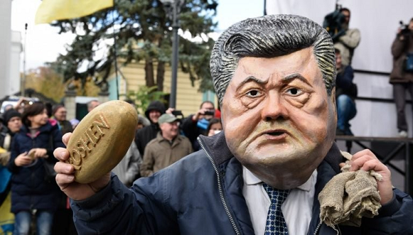 Взращенная Порошенко и Ко тотальная коррупция опускает украинцев в нищету — эксперт