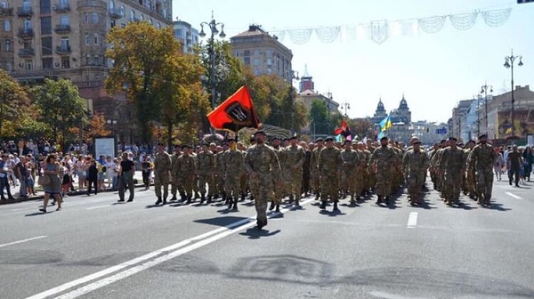 "Акцию превращают в пиар Порошенко". "Правый сектор" отказался выходить на Марш защитников 24 августа в Киеве