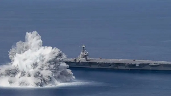 Американские военные взорвали 18-тонную бомбу в Атлантическом океане и вызвали землетрясение. Видео