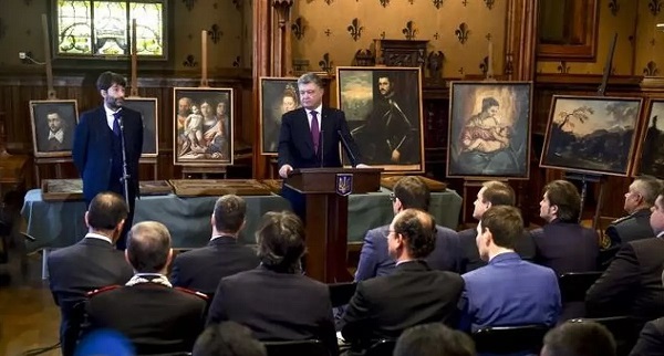 Что известно о "деле 43 картин", по которому Порошенко вызывают на допрос в ГБР?