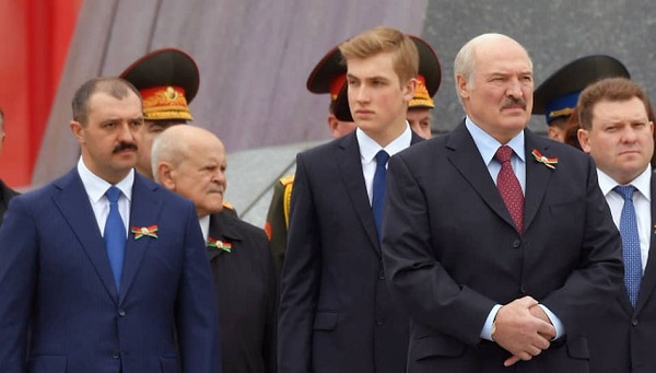 Что касается "покушения" на Лукашенко, то во всей этой постановочной голливудщине интересно лишь одно...