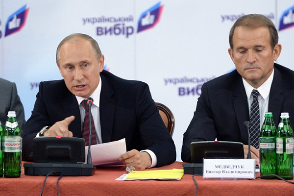 Эмиссар Путина Медведчук возвратился в украинскую политику с соизволения Порошенко — Le Monde