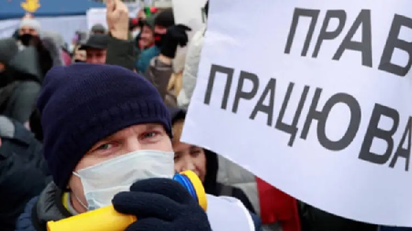 Еще по 8 тысяч от Зе. Как будут платить украинцам за локдаун и почему местные власти идут в глухой отказ