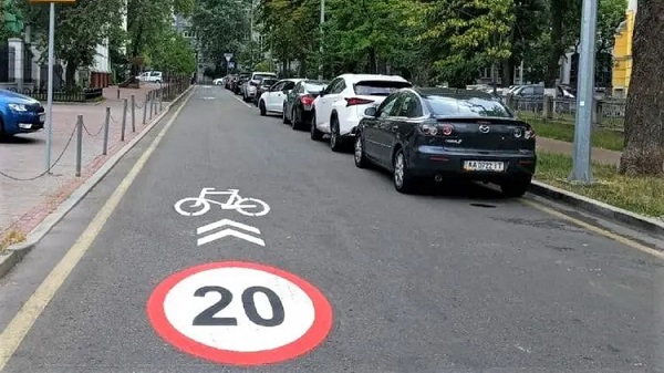 Это даже не евроиди@ты - это укрод@б#лы! В Киеве анонсировали уменьшение скорости авто до 20-30 км/ч.