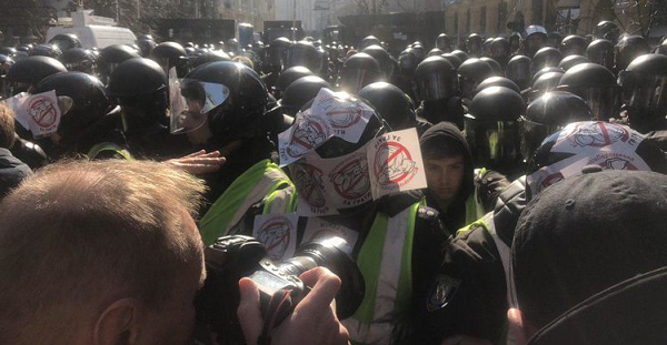 Глава "Нацкорпуса" Билецкий пообещал срывать "проплаченные митинги" Порошенко в регионах