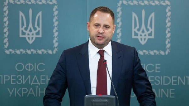Глава Офиса президента Украины Андрей Ермак заявил, что Украине выполнить Минские соглашения невозможно