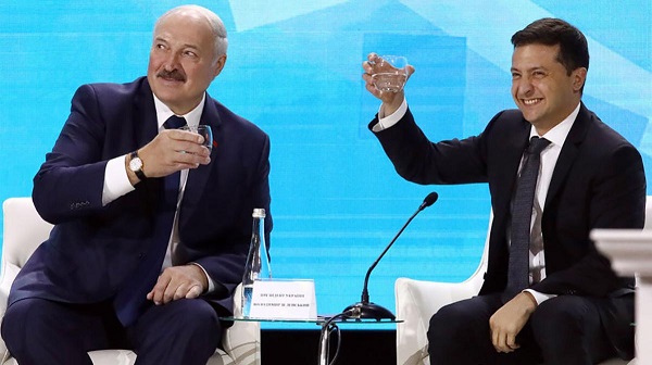 Президент Зеленский призвал своего коллегу Лукашенко к демократии в Беларуси, где уже есть первые жертвы...