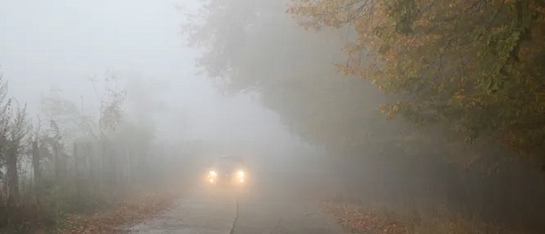 Как правильно ездить на автомобиле в туман