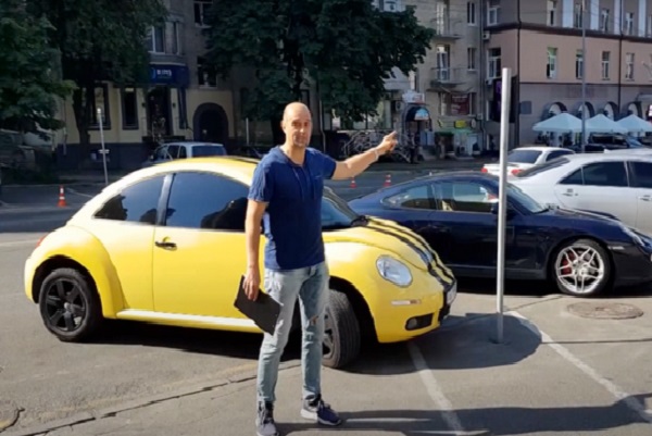 Как работают незаконные парковки в Киеве: видео