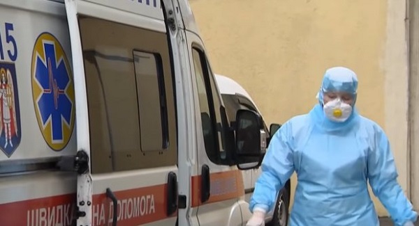 Коек катастрофически не хватает. В Киеве пациентов с коронавирусом больше не держат до полного выздоровления — главврач больницы № 4