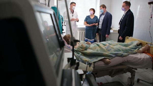 "Корона" не спадает. Почему число заболевших и попавших в больницы украинцев бьет антирекорды