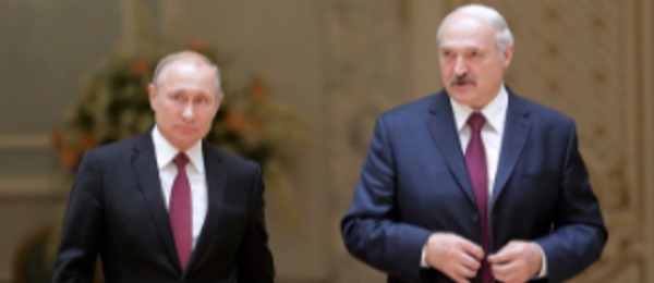 Кризис вокруг самолета в Беларуси укрепляет неловкое движение Лукашенко к Путину — The New York Times