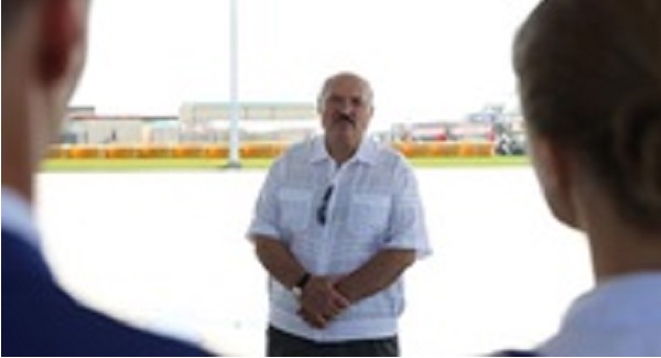 Лукашенко: Я пока живой и не за границей