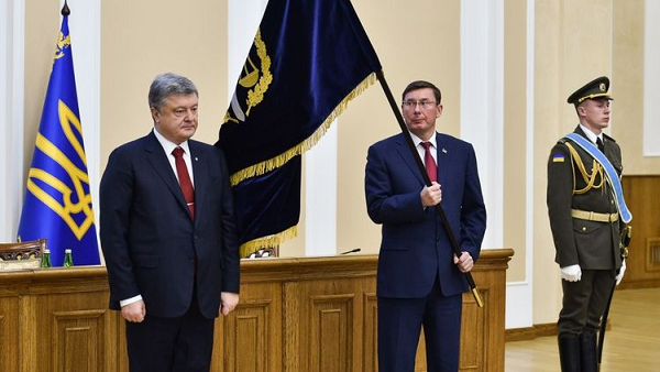 Луценко на коне, Порошенко - на допросе. По кому в Киеве ударит новый виток "Украинагейта"