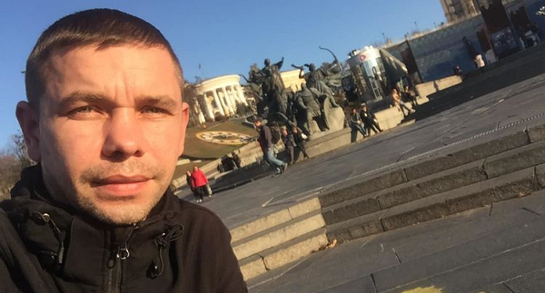 Метал яйца в Порошенко на Майдане журналист из Львова. После бросков его задержали Новое видео