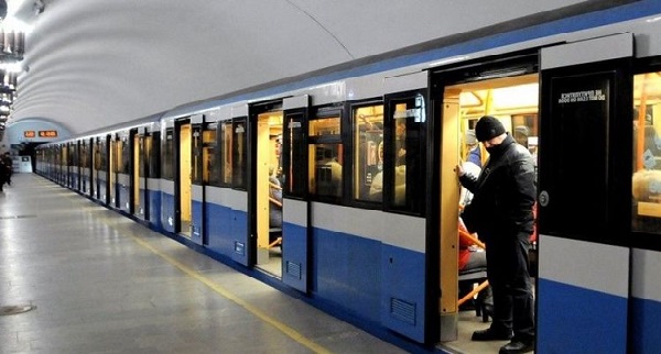 Метрополитен Киева и других городов можно было не закрывать, если пускать людей в масках - вирусолог