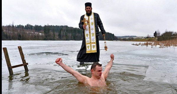 Мороз и Христос: Откуда пошли крещенские купания?