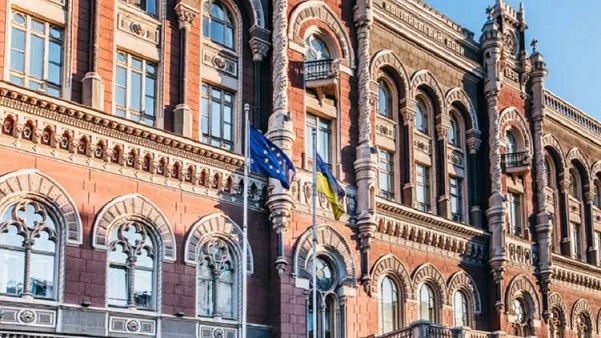 НБУ требует от банков подключиться к системе быстрого ареста денег со счетов украинцев. Как она работает?
