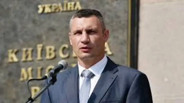 Не снимать ответственность, но поставить "смотрящего": как ОП пытается урезать полномочия мэра Киева Кличко