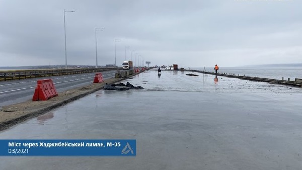Одесский транспортный коллапс: все 6 полос на мосту через Хаджибейский лиман откроют до мая, - "Укравтодор"