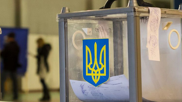"Одна из форм фальсификации выборов". Зачем Украина закрыла избирательные участки в России