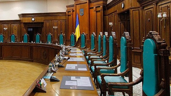 «Офис президента нашел метод». Четверо судей заблокировали работу Конституционного суда Украины