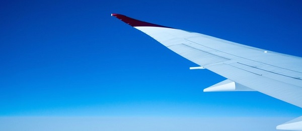 Оптический обман зрения: почему, находясь в летящем самолете, вам кажется, что он движется очень медленно?