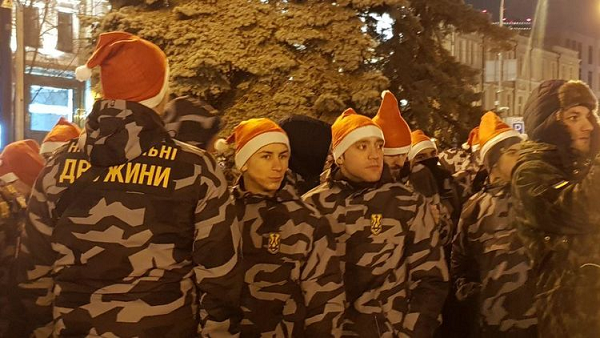 По Киеву прошел марш за Бандеру с факелами и в красных колпаках. Как это было. фОТО.ВИДЕО