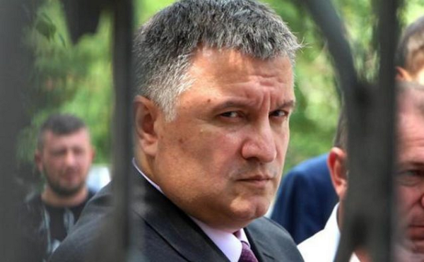 Почему Президент Зеленский пока не может и не хочет убирать министра Авакова — политолог