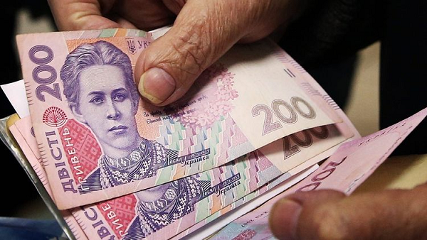 Страховка #Сетки. Кому достанутся Порошенковские 2400 гривен доплаты к пенсии и зачем их раздают