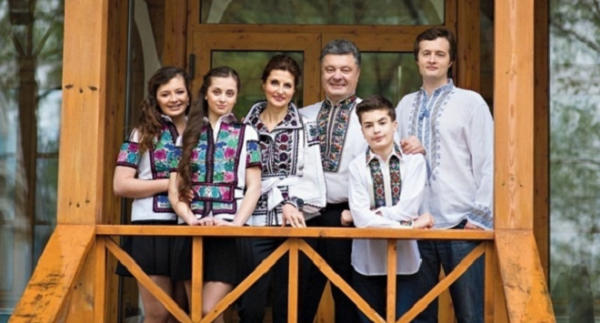 Порошенко тайно вывез семью из Украины после вчерашней встречи с «Нацкорпусом» — источник