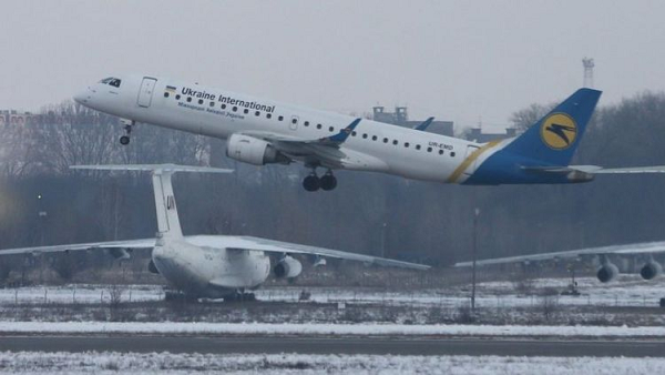 Предупредительный выстрел Коломойского. Почему задержали 22 рейса МАУ в Борисполе