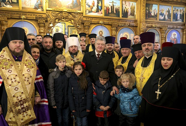 Президент Порошенко и митрополит Епифаний молились вместе с главарем ОПГ «Нариком»