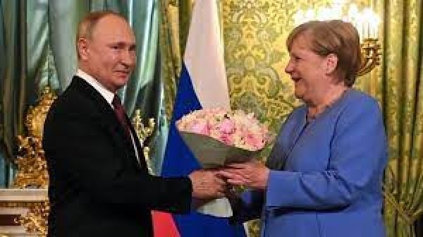 Пу-подстилке не сидится на пенсии: Меркель изъявила готовность стать посредником между Москвой и Киевом