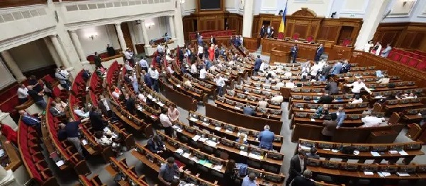 Рада продлила еще на год особый статус Донбасса