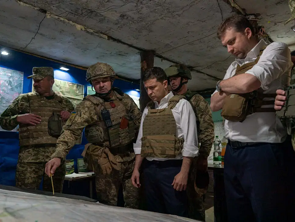 Разведение войск на Донбассе положило конец медовому месяцу Зеленского — The Independent