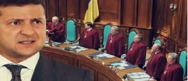 Собрание судей КС послало Зеленского на три буквы