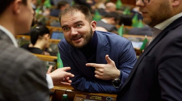 Старые схемы новых лиц: как и за сколько депутат-"слуга народа" Александр Юрченко законопроекты продает