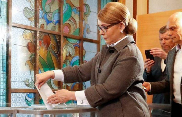 Юлия Тимошенко уже проголосовала, а в ее штабе сообщили, когда назовут результаты параллельного подсчета голосов. ВИДЕО