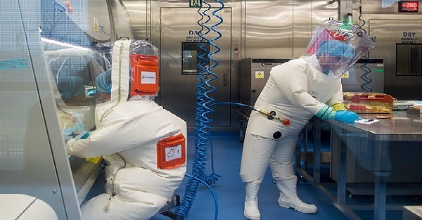 Ученые нашли доказательства утечки коронавируса из лаборатории: версию с животными отсекли - Daily Mail