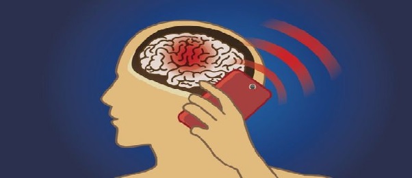 Ученый рассказал об опасности смартфона для мозга