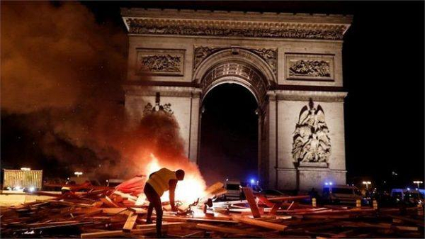Удивительным образом протесты "желтых жилетов" во Франции оказались похожи на Евромайдан