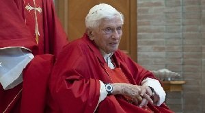 Умер бывший Папа Римский - Бенедикт XVI
