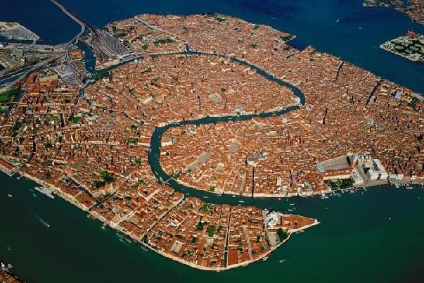 В 421 году, ровно 1600 лет назад была основана Венеция
