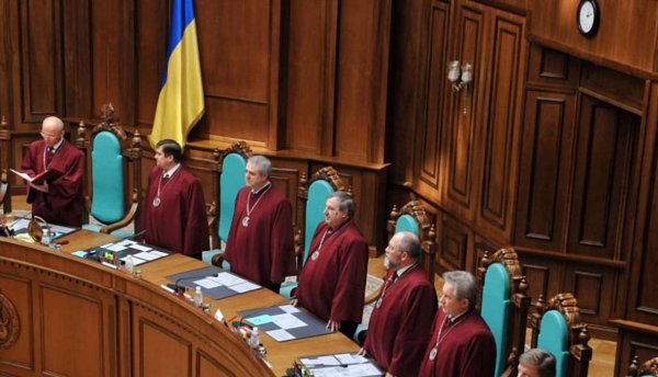 В Конституционном суде Украины заявляют, что не будут препятствовать инаугурации Зеленского