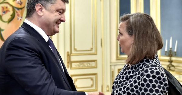Только прозрела: в Украине тотальная коррупция, Кремль просто подкупает украинских чиновников — Нуланд