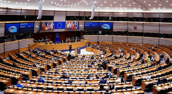 За что Европарламент ругал и хвалил Украину — DW