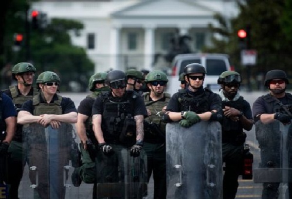 “Зеленые человечки Трампа”: в столице США - Вашингтоне появились силовики без знаков отличия — Би-би-си