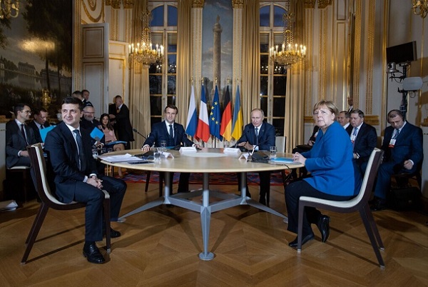 Зеленского выдали жесты: психолог «расшифровал» поведение президента в Париже